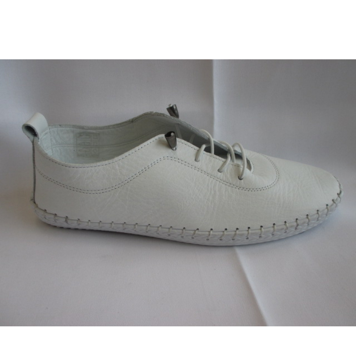 Cosmos Comfort sportlicher Schnürer Weiß